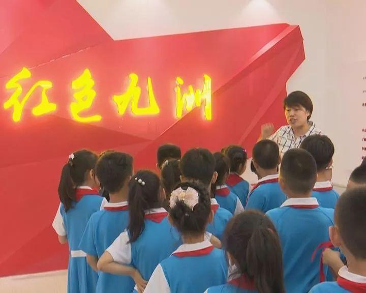 一个女人跟各种男人交往，却不爱任何人，说明什么？游戏画面